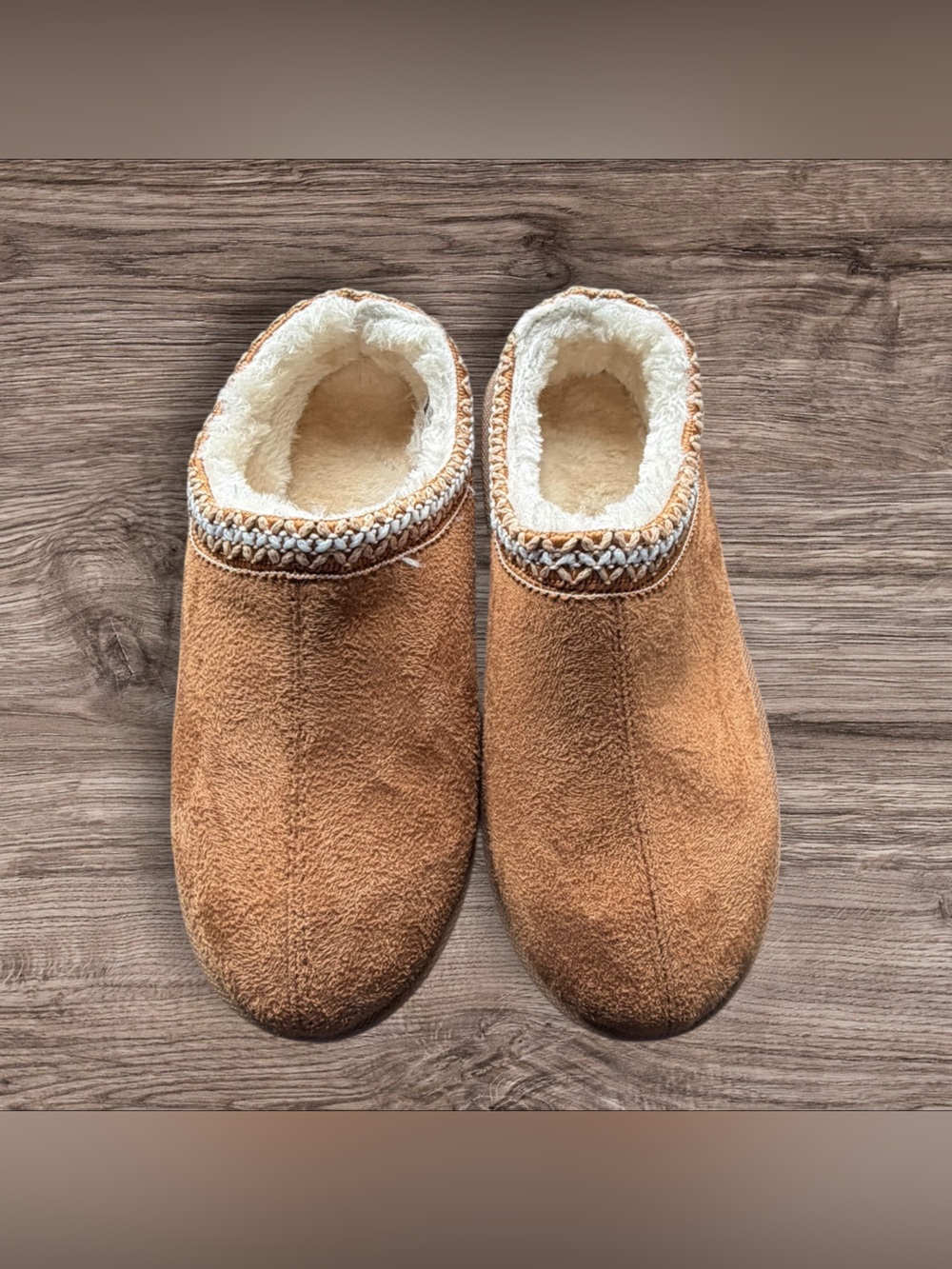 Girls Northside Tan Slippers Size 4